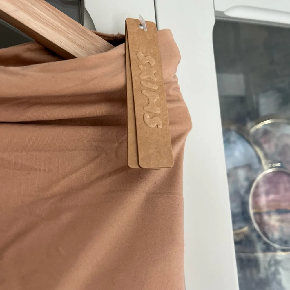 Skims Tan Bandeau Bra - Picture 5 of 6